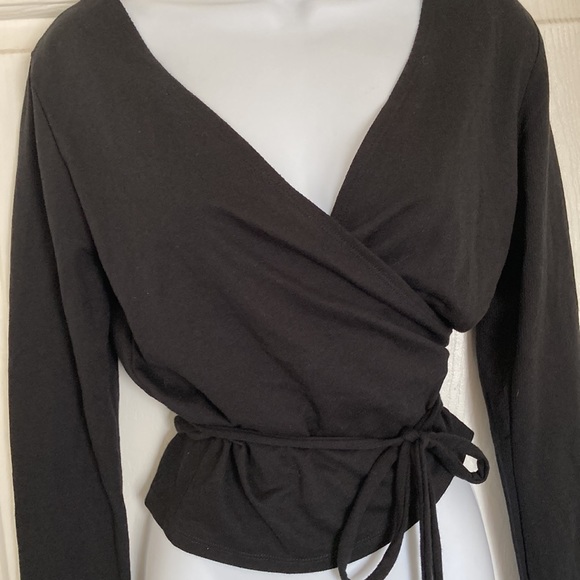 Fabletics ‘Rose’ French Terry Wrap Tie Yoga Top Black Large NWT - Picture 2 of 11